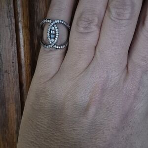 Chic Silver Women's Ring with Crystal Accents